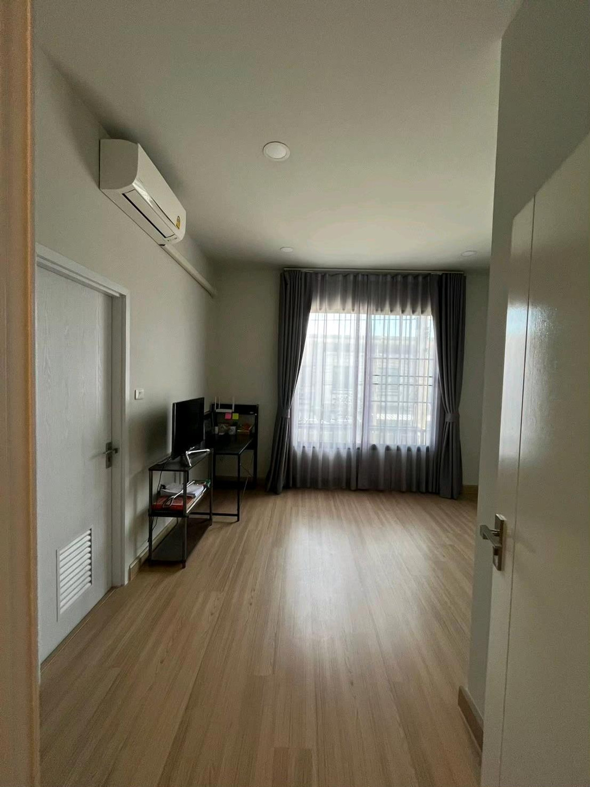 ให้เช่าทาวน์โฮมบางนา แบริ่ง ลาซาล : ให้เช่า ถนนเมน 19.9ตรว 3นอน3น้ำ ทาวน์โฮม 2 ชั้น บริทาเนีย เมกะทาวน์ บางนา  