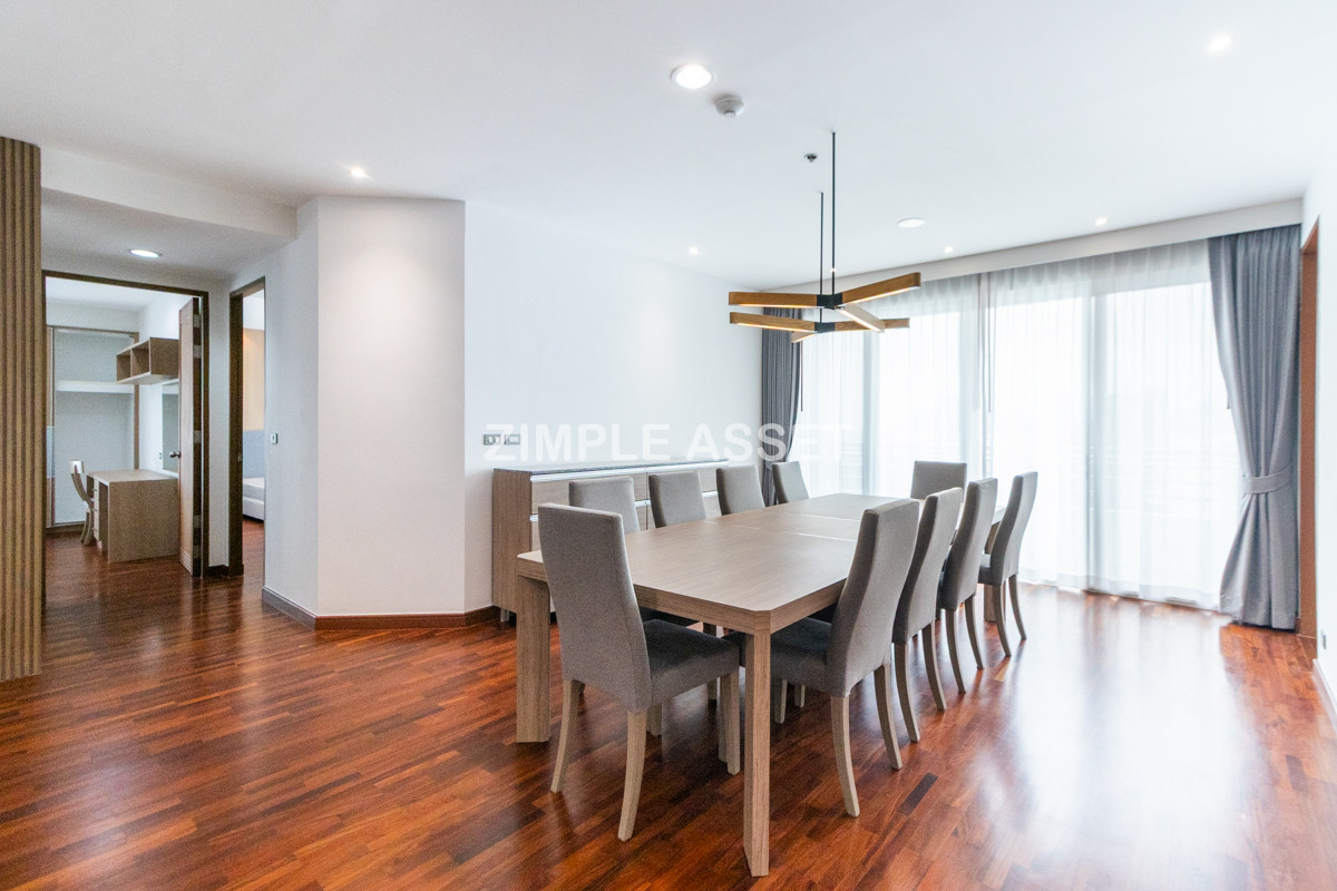 For RentSukhumvit, Asoke, Thonglor : Line ID: @zimple_asset Luxury aprtment in center of sukhumvit. Offering premium facilities for an elevated living experience. Surrounded by leading shopping malls in a prime location.