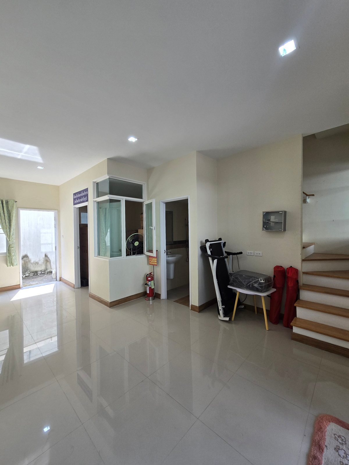 ขายทาวน์โฮมลาดกระบัง สุวรรณภูมิ : ขายด่วนทาวน์เฮ้าส์ 2 ชั้น โกลเด้น ทาวน์ บางนา - สวนหลวง 21.2ตร.วา