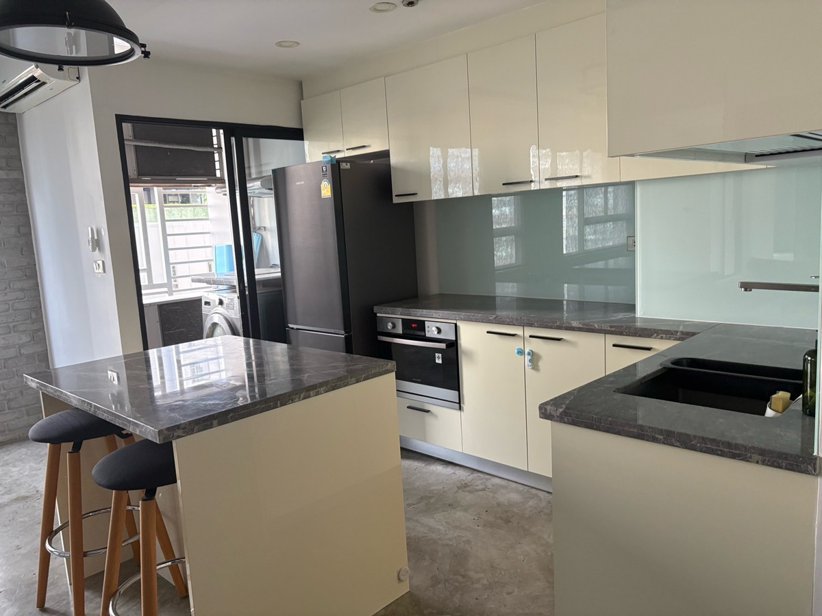 For RentCondoSukhumvit, Asoke, Thonglor : For rent: Condo One washing machine