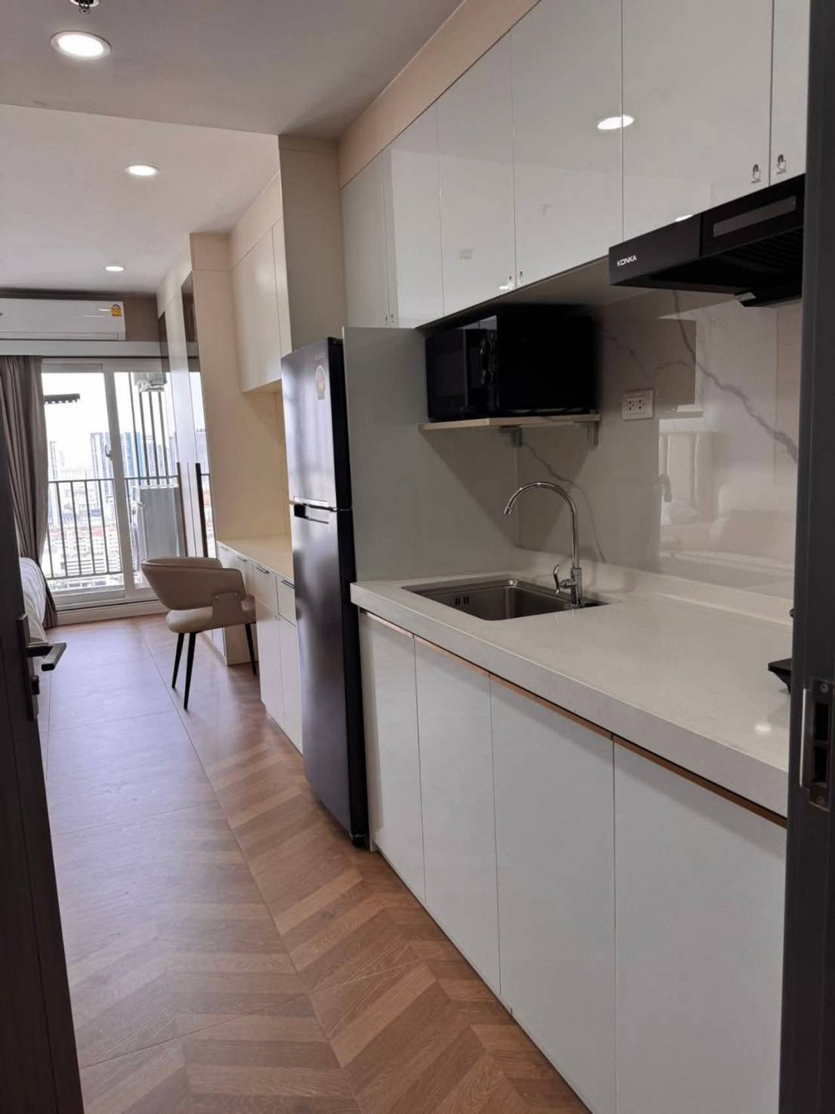 For RentCondoRamkhamhaeng, Hua Mak : Condo for rent Supalai Veranda Ramkhamhaeng, beautiful built-ins.