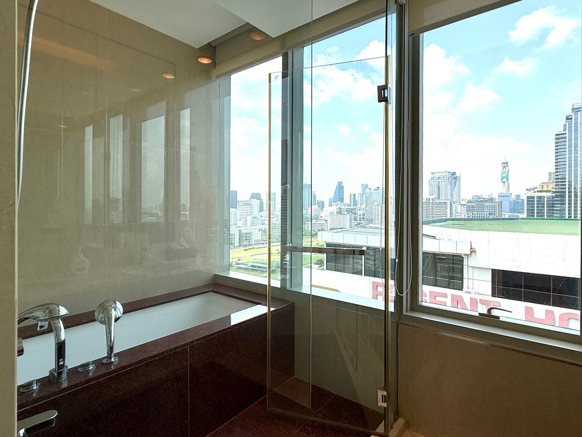 ให้เช่าคอนโดวิทยุ ชิดลม หลังสวน : คอนโด 3 ห้องนอน วิวสวน sport club ใกล้ BTS ราชดำริ