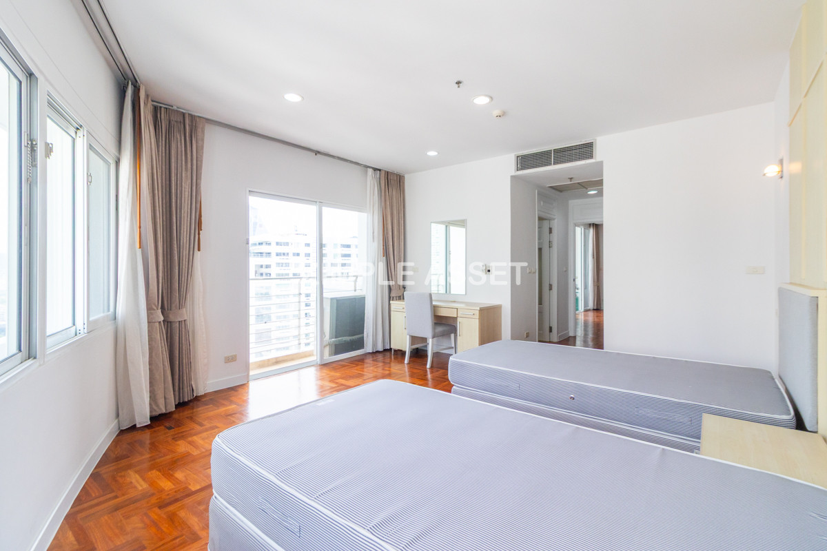 For RentSukhumvit, Asoke, Thonglor : Line ID: @zimple_asset  A luxurious residential in Sukhumvit 24. Fully furnished with complete facilities, offering a comfortable “home-like” atmosphere in a prime location with convenient access to BTS and shopping center. Pet friendly🐶
