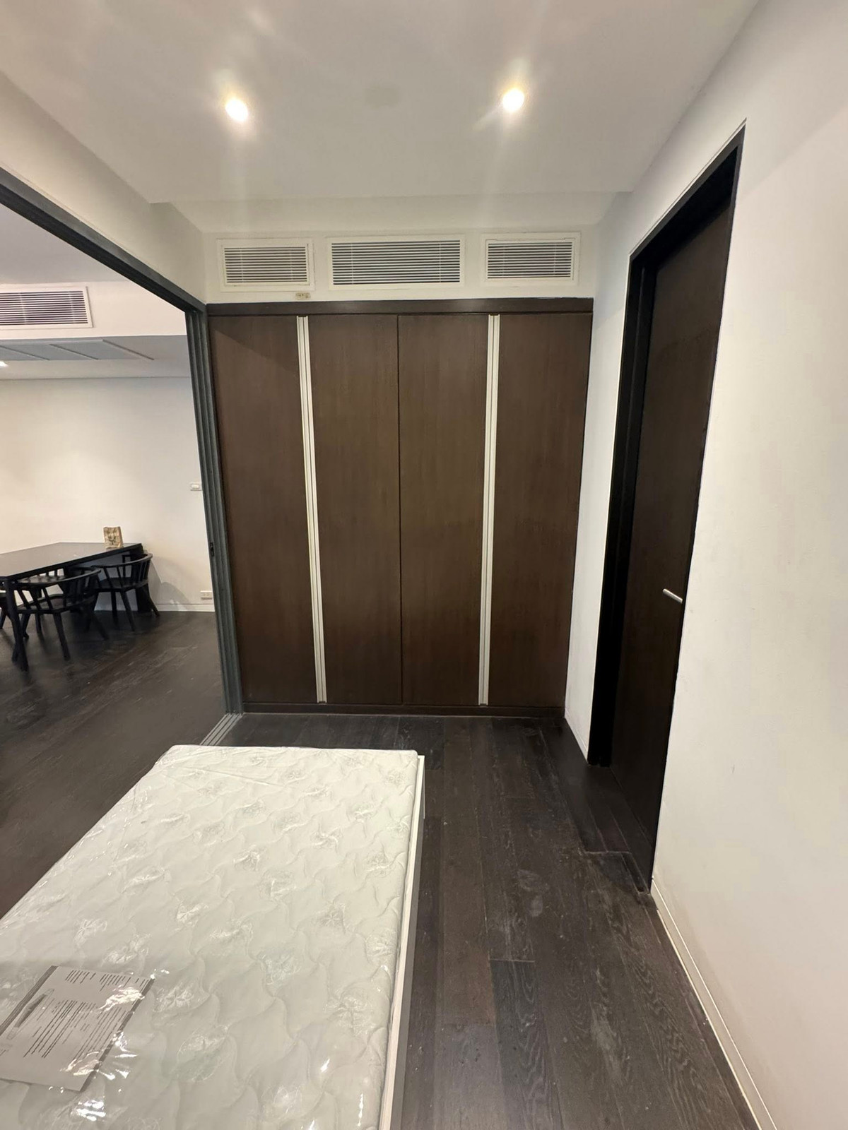 ขายคอนโดสุขุมวิท อโศก ทองหล่อ : Siamese Gioia Sukhumvit 31 / 2 Bedrooms (SALE WITH TENANT), ไซมิส จอยญ่า สุขุมวิท 31 / 2 ห้องนอน (ขายพร้อมผู้เช่า) NA030