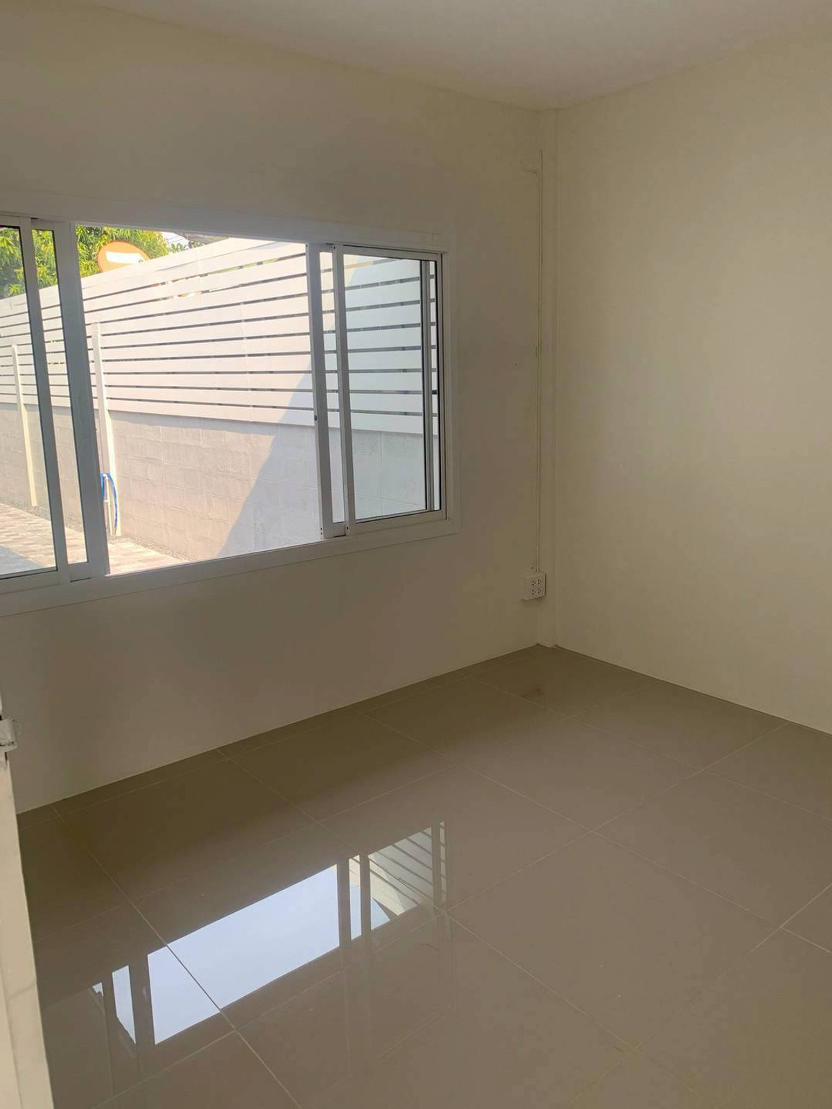 For SaleHouseMin Buri, Romklao : 1-story twin house for sale, area 33 sq m., Chuan Chuen Village, Soi Chuan Chuen 13, Ramkhamhaeng Road 102, Saphan Sung, near Ramkhamhaeng University, NIDA, Top Supermarket, Golden. Place, Sammakorn Place The Mall Bangkapi