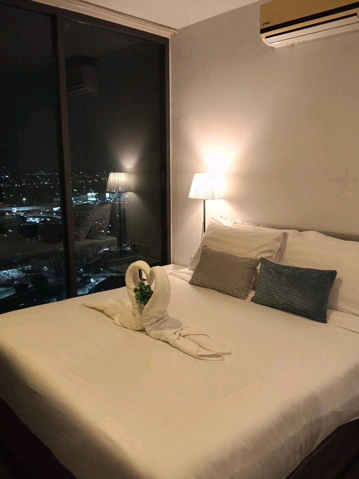 ให้เช่าคอนโดพัทยา บางแสน ชลบุรี สัตหีบ : Posh Pattaya​ ห้องมุม วิวทะเล+city