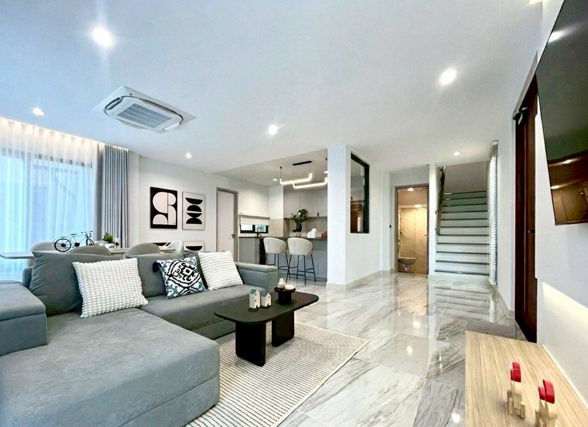 For RentHouseBangna, Bearing, Lasalle : Luxury House for Rent Udom Suk | Family Home Prime Location | Near BTS Udom Suk | 125,000 THB/Month | Luxury house for rent Udom Suk, good location, suitable for families, near BTS Udom Suk 125,000 baht/month – LTH14861