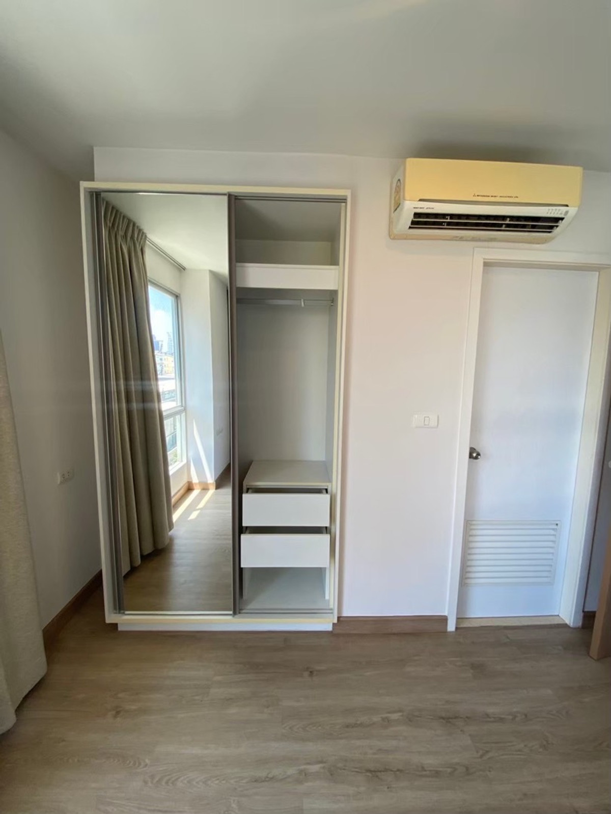 ให้เช่าคอนโดคลองเตย กล้วยน้ำไท : คอนโด Metro Luxe พระราม 4 ให้เช่า 40sqm. ราคา 16,000 ต่อรองได้