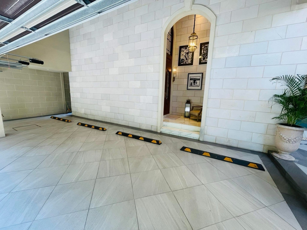 For RentHouseSukhumvit, Asoke, Thonglor : ✨For Sale and Rent luxury house Pool Villa 4+3 living rooms, 6 bathrooms. 864sq.m.Classic European style Sukhumvit 63 (Ekkamai 28)✨