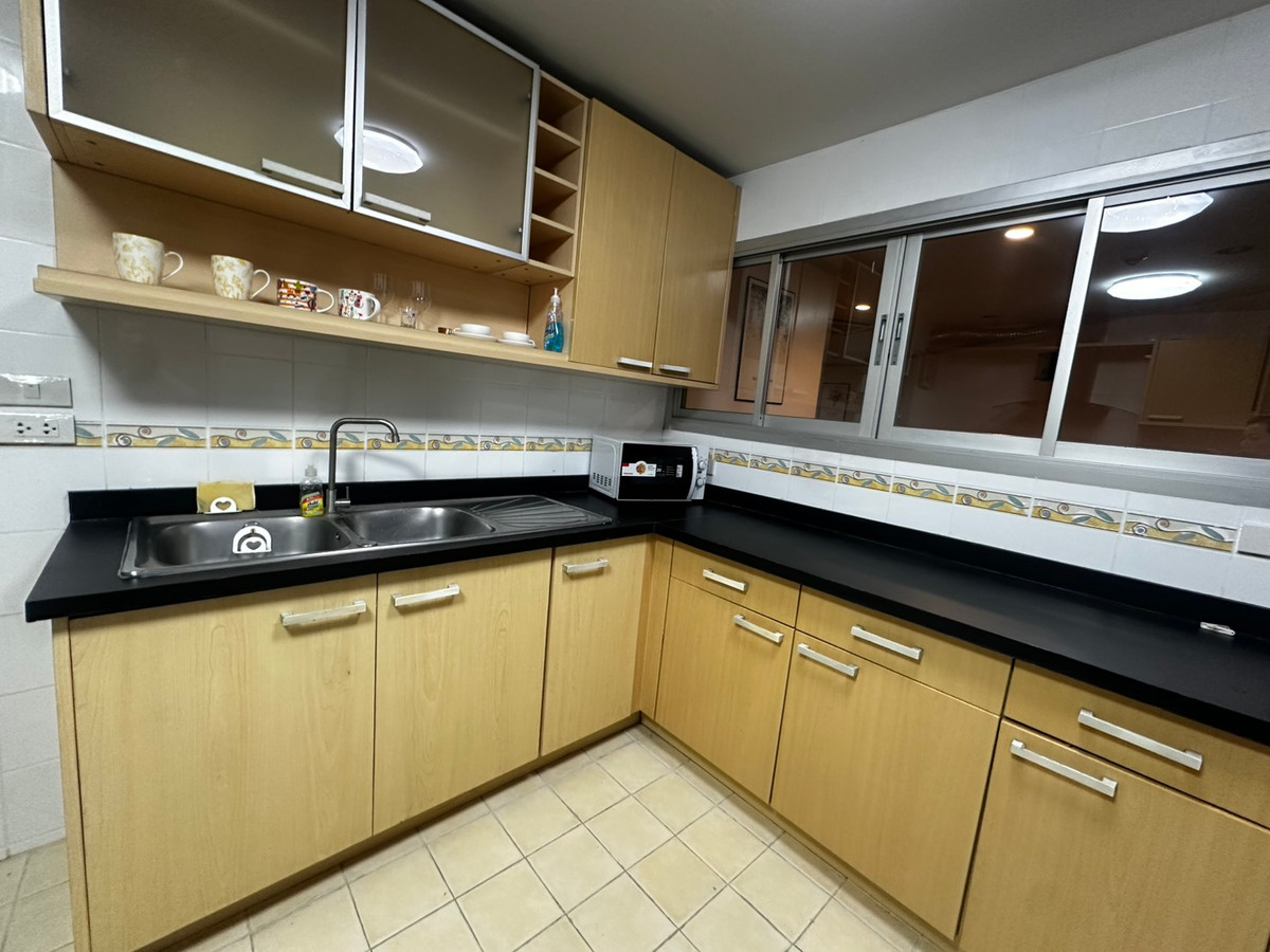 For RentCondoSukhumvit, Asoke, Thonglor : Tai Ping Tower – 3 Bed / 2 Bath, 22nd Floor for rent at 45k