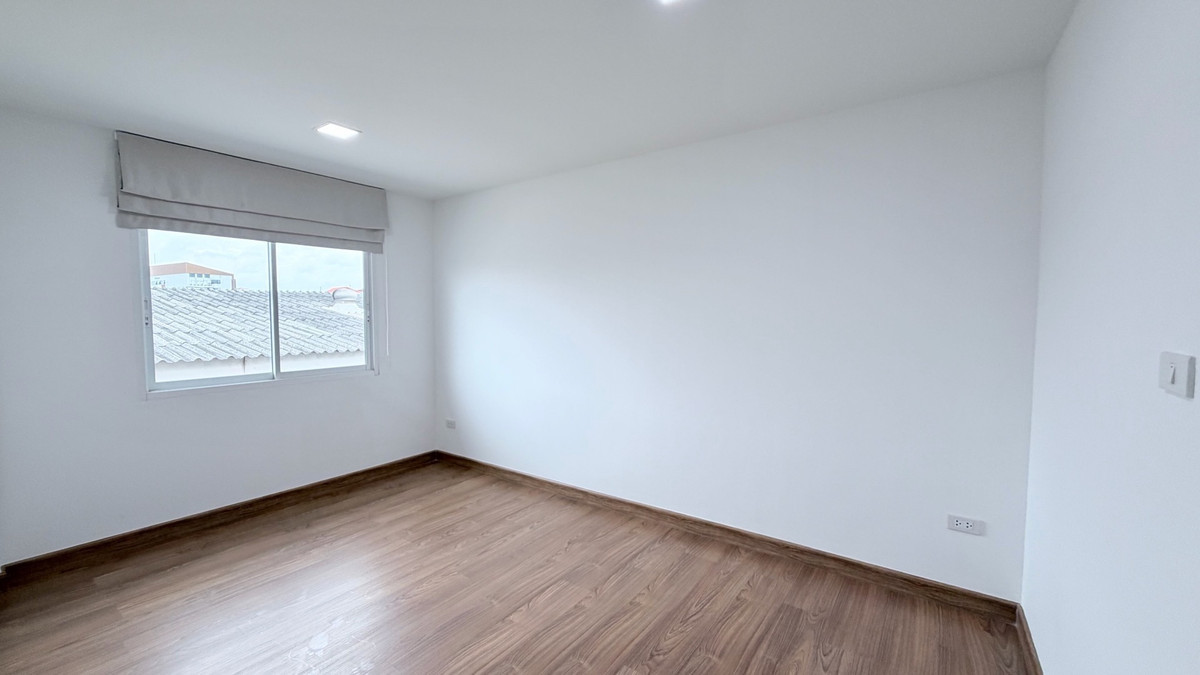 ให้เช่าอ่อนนุช อุดมสุข : บ้าน 3 ชั้น ตกแต่งสวยงาม ให้เช่า ย่านอ่อนนุช-ศรีนครินทร์ ใกล้ปิงมาร์เช่ปาร์ค เพียง 800 เมตร