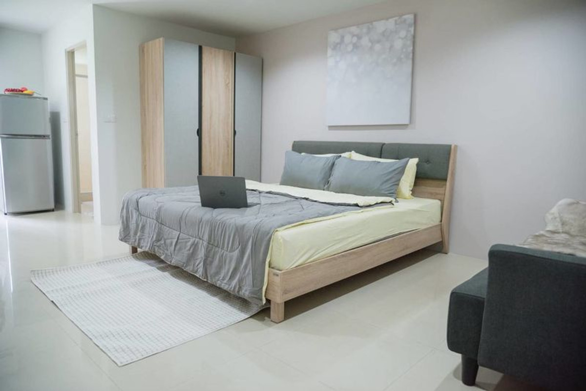 ขายคอนโดรัชดา ห้วยขวาง : ขายคอนโด Grand Park Town เหม่งจ๋าย-รัชดา เฟอร์นิเจอร์และเครื่องใช้ไฟฟ้าครบ ตกแต่งพร้อมเข้าอยู่  เดินทางสะดวก ใกล้ MRT ห้วยขวาง เหมาะทั้งอยู่เองและลงทุนปล่อยเช่า-SW000053