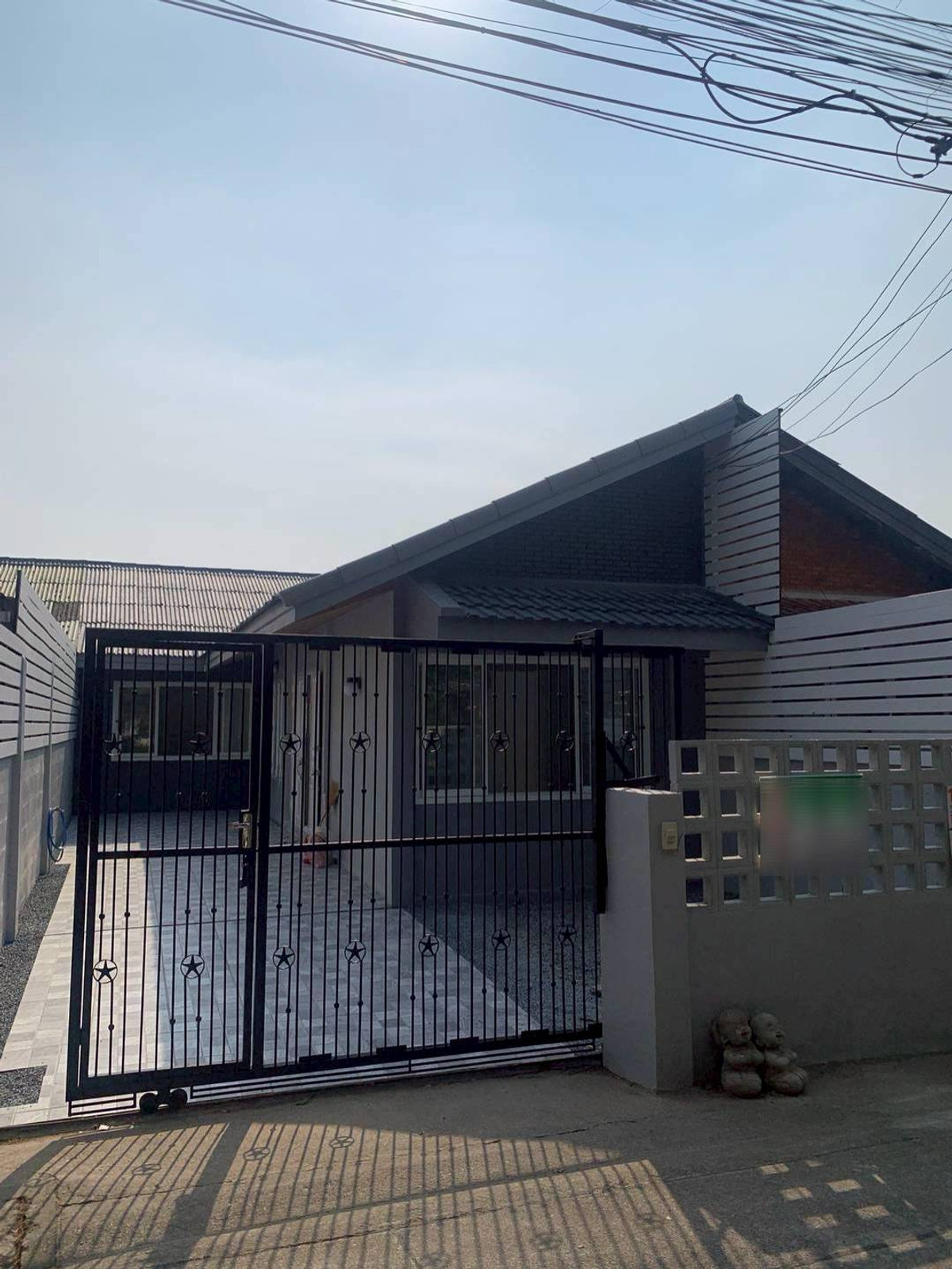 For SaleHouseMin Buri, Romklao : 1-story twin house for sale, area 33 sq m., Chuan Chuen Village, Soi Chuan Chuen 13, Ramkhamhaeng Road 102, Saphan Sung, near Ramkhamhaeng University, NIDA, Top Supermarket, Golden. Place, Sammakorn Place The Mall Bangkapi