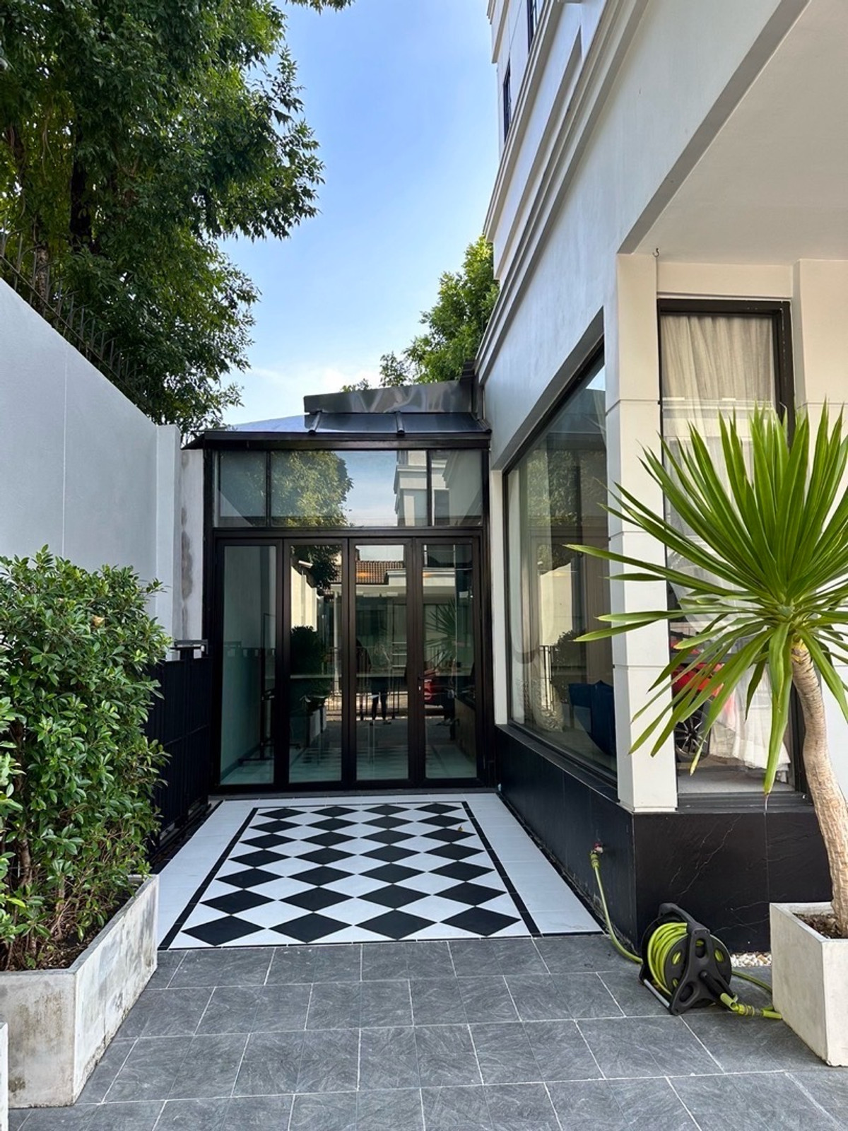 ให้เช่าโฮมออฟฟิศนวมินทร์ รามอินทรา : ให้เช่า โมเดิร์น โฮมออฟฟิศหรู ดีไซน์สวย @ ซอยรามอินทรา 62 สามารถจดทะเบียนบริษัท และเลี้ยงสัตว์ได้