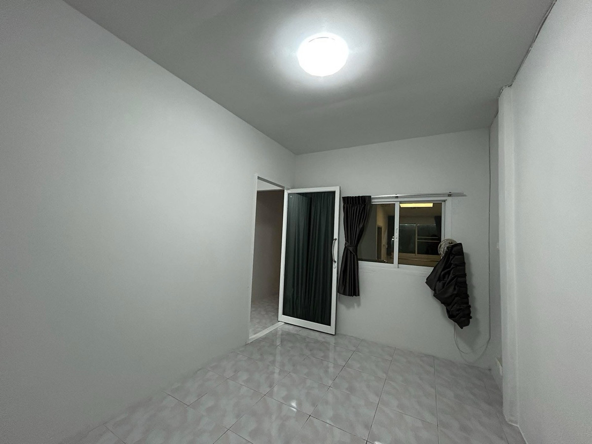 ให้เช่าทาวน์โฮมลาดพร้าว101 แฮปปี้แลนด์ : ให้เช่าบ้านใกล้รถไฟฟ้า บ้านเช่าลาดพร้าว บ้านเช่าราคาถูก 2นอน 2น้ำ 2ห้องอเนกประสงค์ เหมาะทำเป็นออฟฟิศ หรืออยู่อาศัยครอบครัวเล็กๆ รับสัตว์เลี้ยง