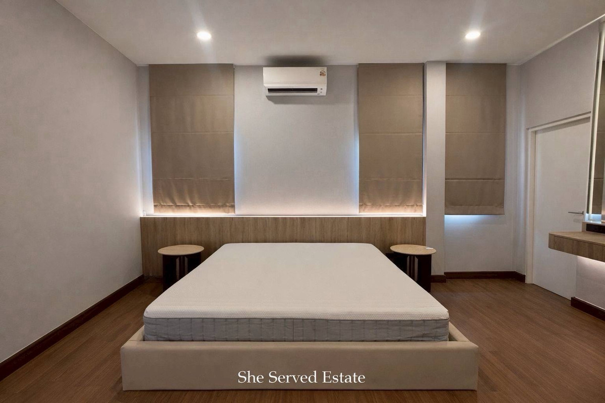 ให้เช่าบ้านบางนา แบริ่ง ลาซาล : ให้เช่า ◈ The City Bangna 3 ◈  บ้านเดี่ยว 2 ชั้น 4 ห้องนอน 5 ห้องน้ำ 1 ห้องนั่งเล่น 1 ห้องทานข้าว 1 ห้องแม่บ้าน 3 ที่จอดรถ (ไม่ต้องซ้อนคัน) • พื้นที่ใช้สอย 326 ตร.ม. | ที่ดิน 68 ตร.ว. • บ้านหันหน้าทิศเหนือ แดดไม่ร้อน