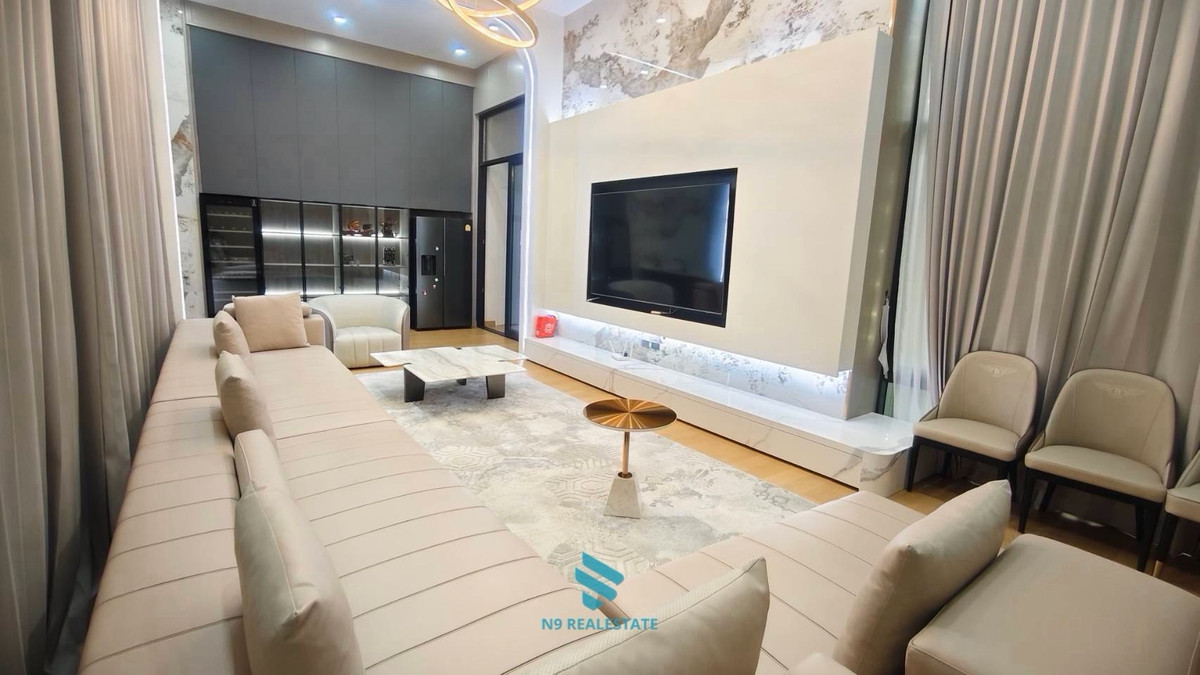 ขายบ้านเลียบทางด่วนรามอินทรา : (ขาดทุน10ล้าน) The glamor บ้าน+สระว่ายน้ำแต่งสวยเฟอร์ครบ พร้อมอยู่ ห่างเอกมัย 10 นาที 