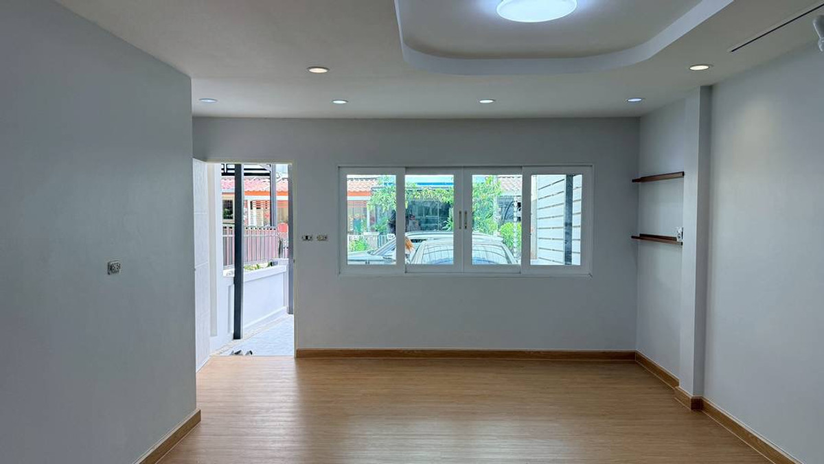 ขายทาวน์โฮมลาดกระบัง สุวรรณภูมิ : ขายด่วน ทฮ 2 ชั้น 3 ห้องนอน รีโนเวทใหม่ทั้งหมด หมู่บ้าน ดิเอ็กคลูซีฟ เฉลิมพระเกียรติ ร.9 ซอย72 ใกล้วงแหวนกาญจนาภิเษก, สนามบินสุวรรณภูมิ (Gant-285)