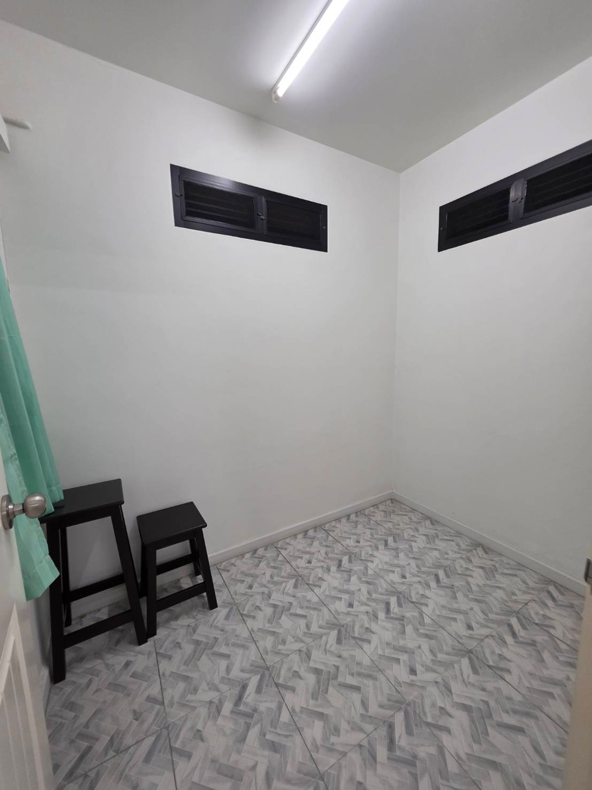 ขายบ้านลาดกระบัง สุวรรณภูมิ : ขายบ้านแฝด 3ชั้น สภาพบ้านใหม่มากๆ เจ้าของตกแต่งเสร็จแทบจะไม่ได้ใช้เลย 