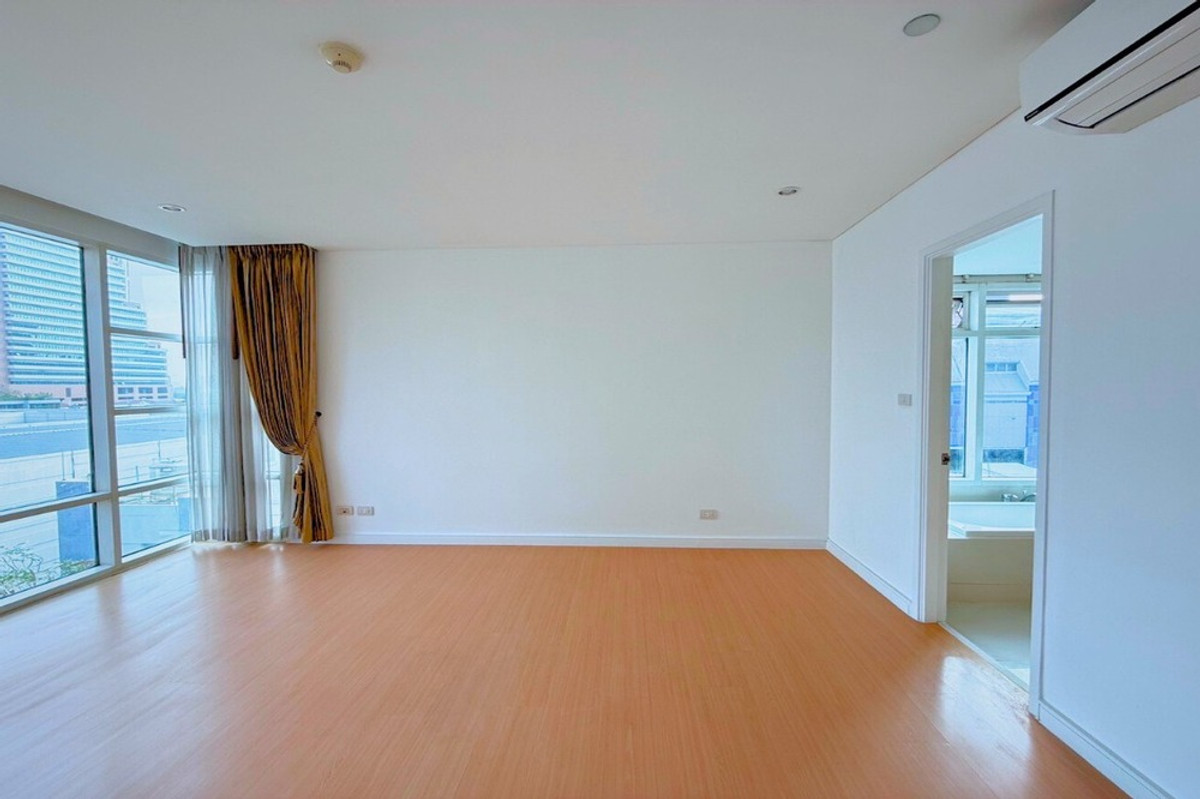 ขายคอนโดสุขุมวิท อโศก ทองหล่อ : 🔥 ขายพร้อมผู้เช่า !! ขายห้องเปล่า !! Fullerton Sukhumvit, 2 ห้องนอน, 2 ห้องน้ำ, ห้องไซส์ใหญ่ !! Code C20260300042 ตกแต่งบางส่วน, ราคาพิเศษ!!📣📣