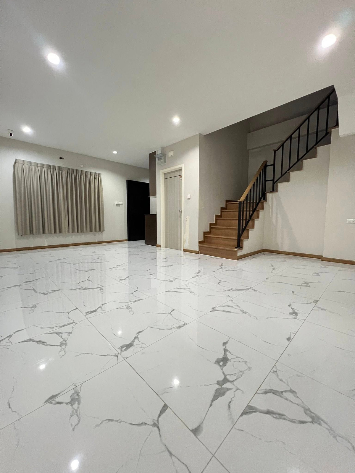 ให้เช่าทาวน์โฮมรัชดา ห้วยขวาง : WS6935 🏠 ทาวน์โฮม 3 ชั้นสิริเฮ้าท์ รัชดา 18 (หลังมุม) ใจกลางรัชดา–ลาดพร้าว ✨เพียง 50,000 บาท/เดือน