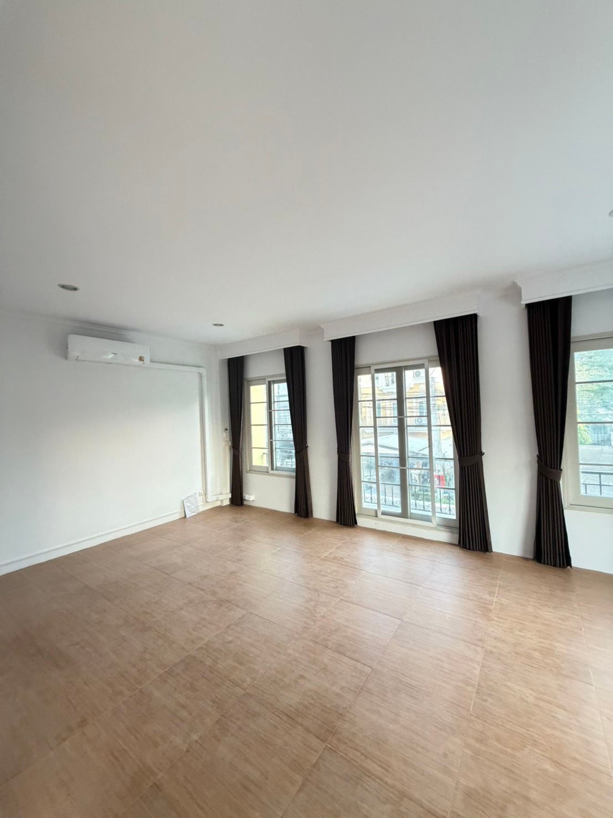 For RentTownhomeThaphra, Talat Phlu, Wutthakat : 3-story townhome, corner room, beautifully decorated, for rent in Phasi Charoen-Bang Wa area. Near BTS Bang Wa, only 1.8 km.