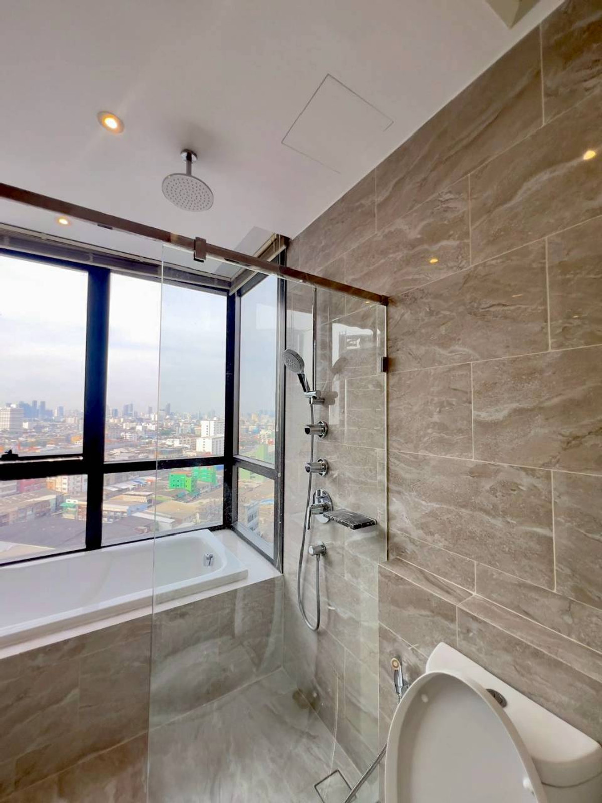 ให้เช่าคอนโดพระราม 9 เพชรบุรีตัดใหม่ RCA : ให้เช่าคอนโด Ashton Asoke - Rama 9 ตกแต่งครบครัน (S15-42577)