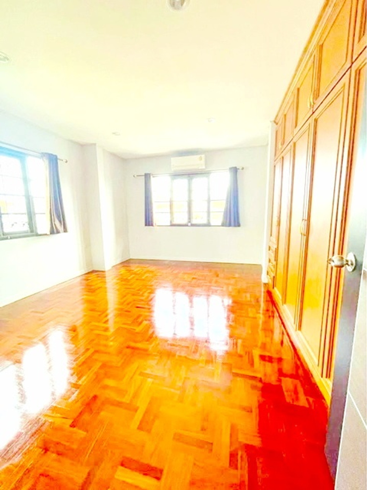 ให้เช่าบ้านเกษตร นวมินทร์ ลาดปลาเค้า : ตลาดถนอมมิตร 800 ม.78 ตร.ว. 312 ตร.ม. ถ.สุขาภิบาล5 คฤหาสน์ บ้านเดี่ยว 3-4นอน 3 น้ำ ใกล้เสถียรธรรมสถาน 900 ม. เพลินนารี่มอลล์ 2.2 กม.