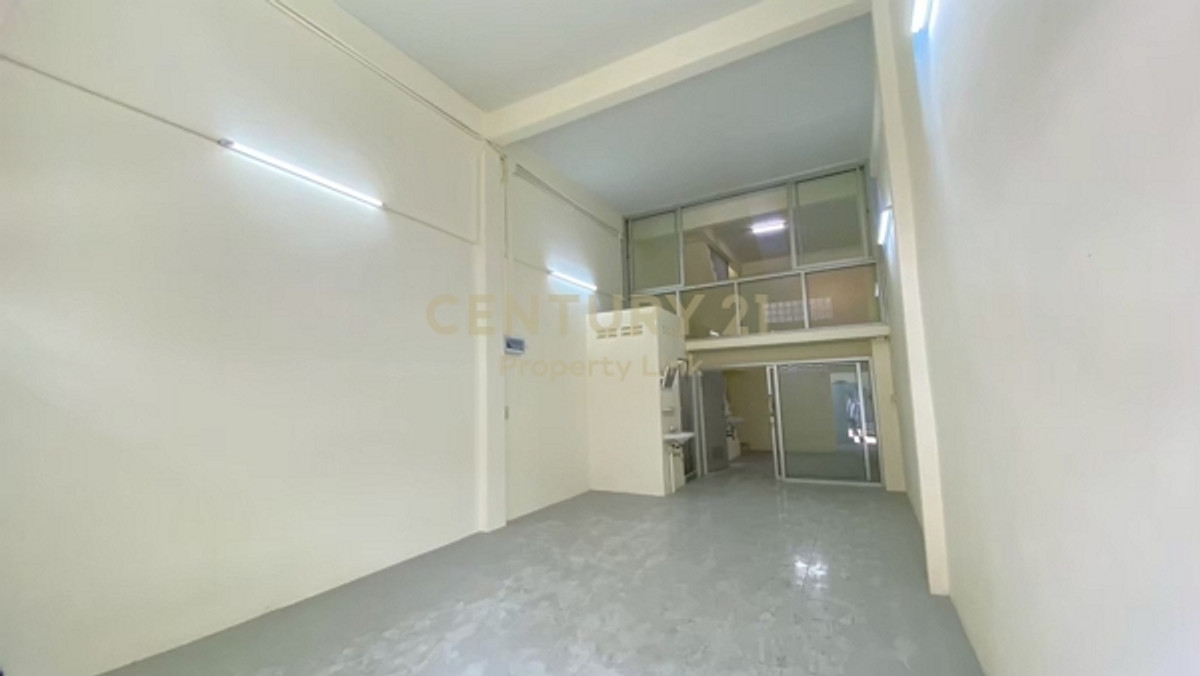 Shop HouseLadprao, Central Ladprao : Newly Renovated Commercial Building – Lat Phrao Prime Location, Only 300 m. to MRT No.62-CB-69004