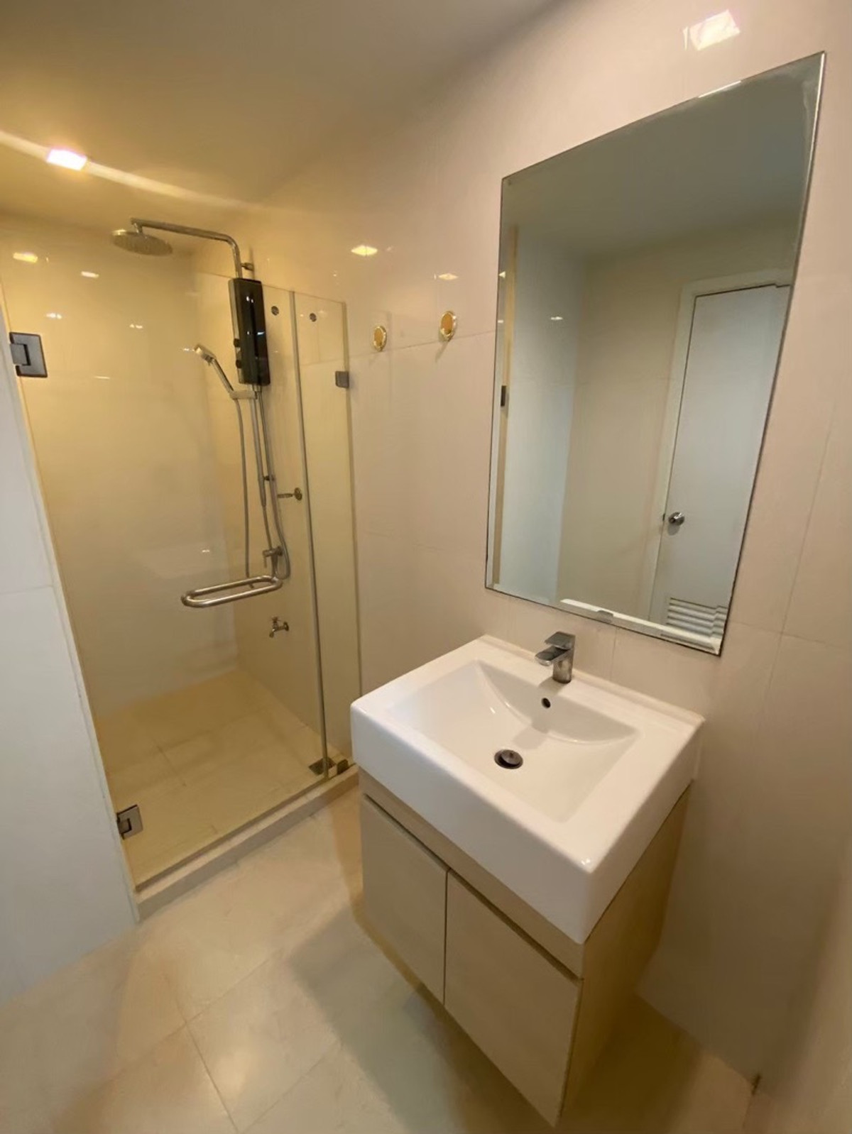 ให้เช่าคอนโดคลองเตย กล้วยน้ำไท : คอนโด Metro Luxe พระราม 4 ให้เช่า 40sqm. ราคา 16,000 ต่อรองได้