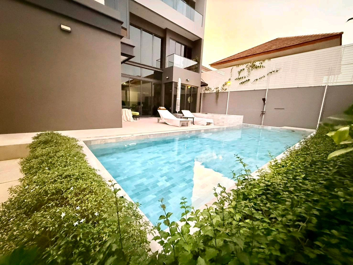 For RentHouseYothinpattana,CDC : Luxury 3-story house, 8 bedrooms, fully furnished, beautifully decorated, for rent in Yothin Phatthana-Ramindra area, near Crystal Design Center (CDC), only 2.3 km.