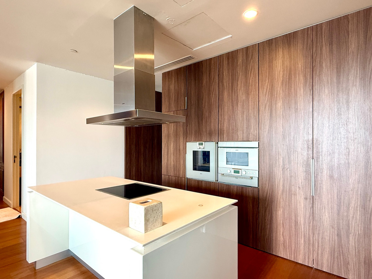 ให้เช่าคอนโดวิทยุ ชิดลม หลังสวน : คอนโด 3 ห้องนอน พื้นที่กว้างขวาง วิว Royal Sport Club