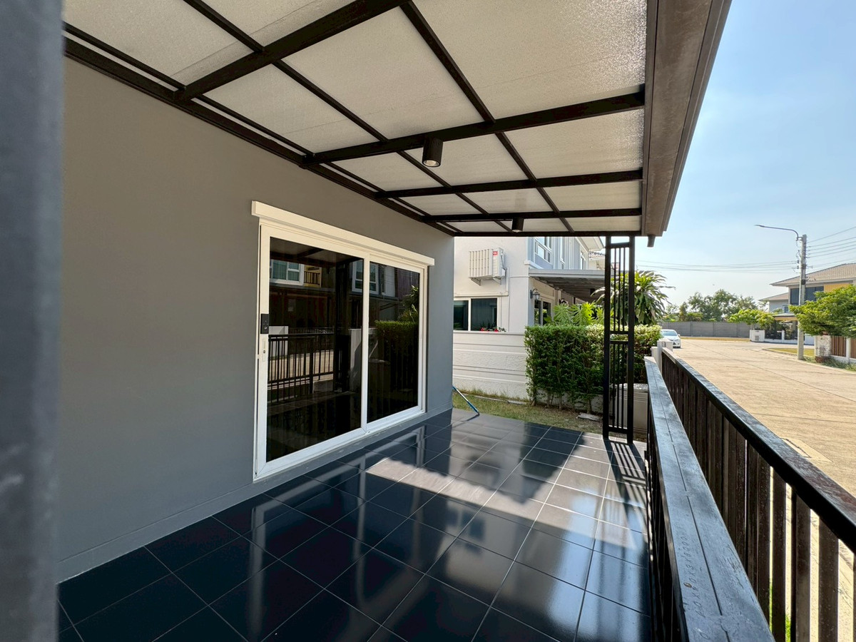 For RentNonthaburi, Bang Yai, Bangbuathong : 💕 Semi-detached house for rent, Q District Westgate project 💕 Beautiful house, ready to move in, complete with functions, suitable for both living and making a home office.