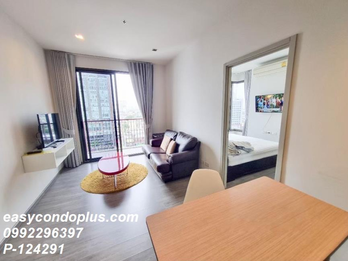 For RentCondoWongwianyai, Charoennakor : P-124291 Stunning 1 Bed at 98 Wireless Near BTS Wongwian Yai, 16,000 THB | Line Id: @easycondoplus | 099-229-6397
