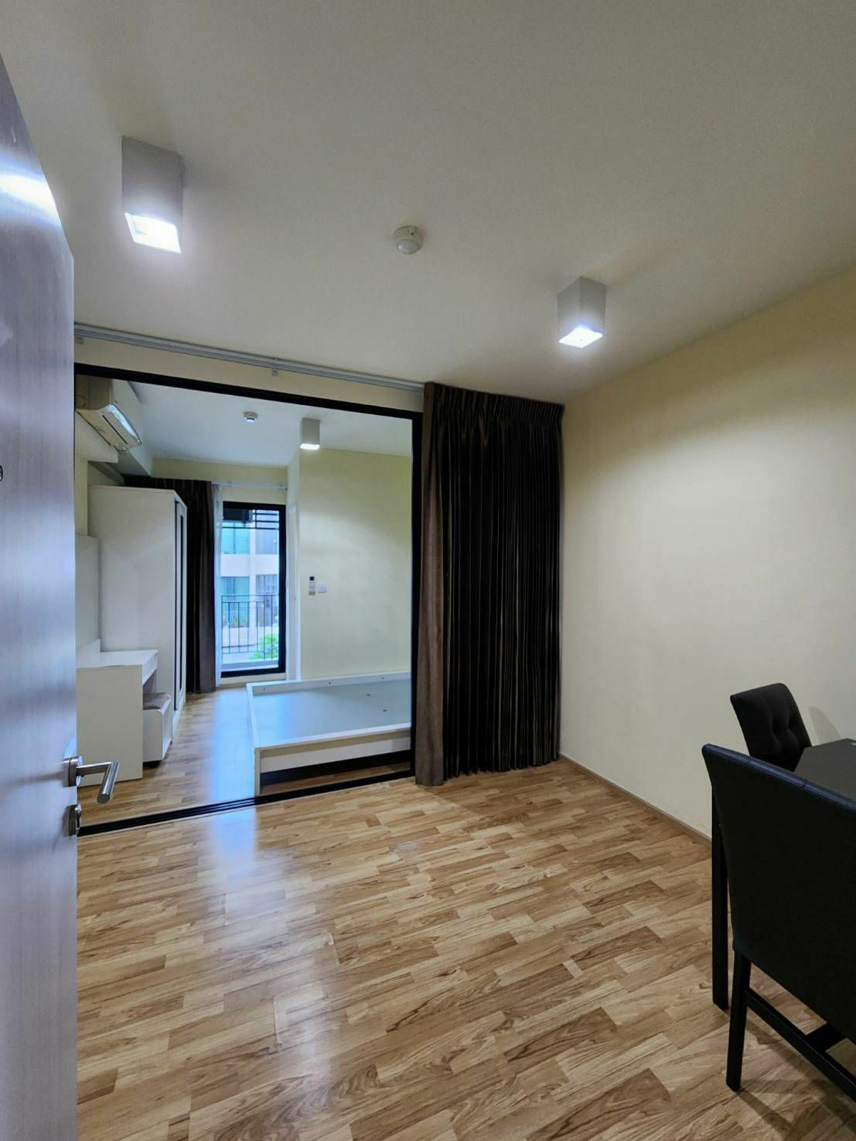 For SaleCondoSamut Prakan,Samrong : 🟢Knot is comfortable, happy to help.🔥Empty room. Good price, view of peoples houses, help with loan service until transfer day 🔥 : Condo for sale, The Cabana, near BTS Samrong 800m