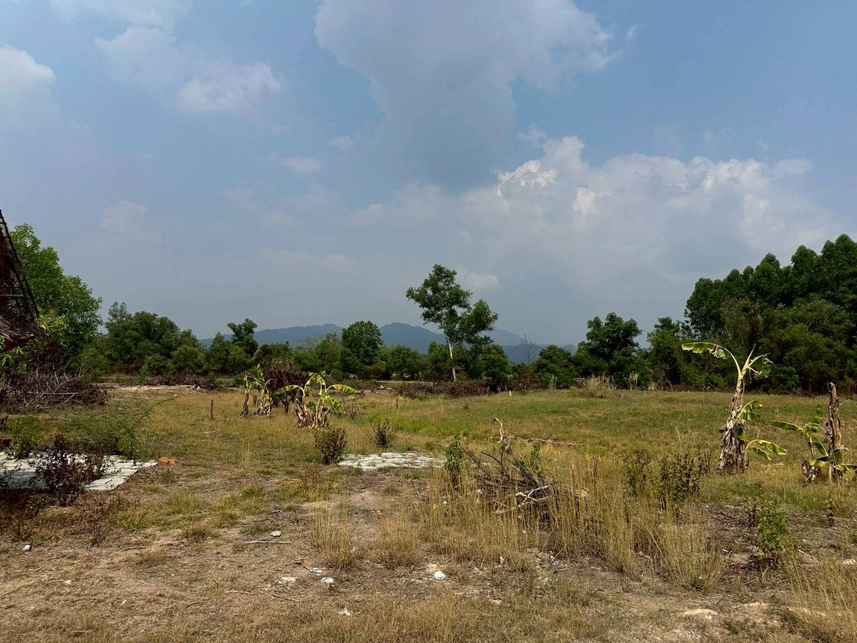 ขายที่ดินนครนายก : ขายที่ดินเปล่า ใกล้โรงเรียนเตรียมทหาร ตำบลศรีกะอาง อำเภอบ้านนา จังหวัดนครนายก เนื้อที่รวม 5 ไร่ 1 งาน ราคา 10,000,000 บาท