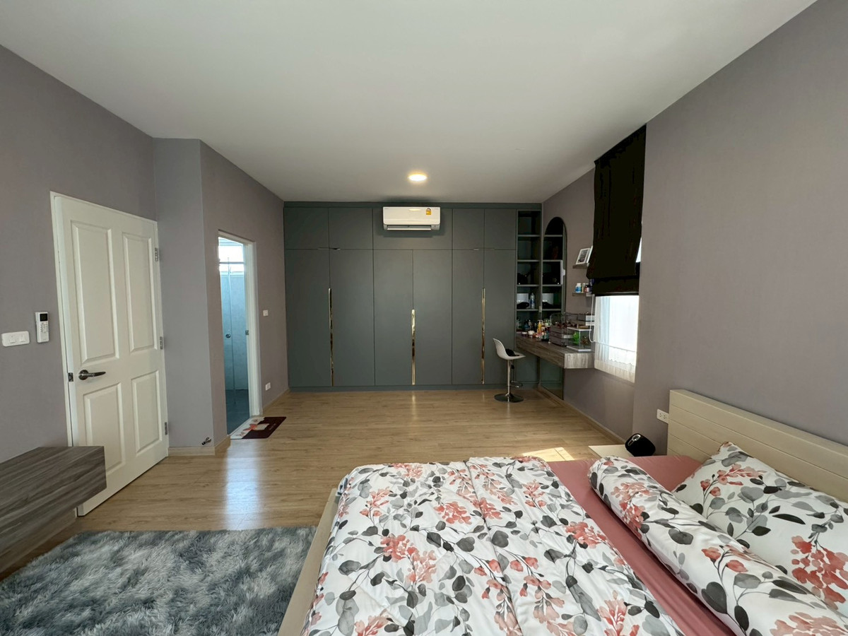 For RentNonthaburi, Bang Yai, Bangbuathong : 💕 Semi-detached house for rent, Q District Westgate project 💕 Beautiful house, ready to move in, complete with functions, suitable for both living and making a home office.