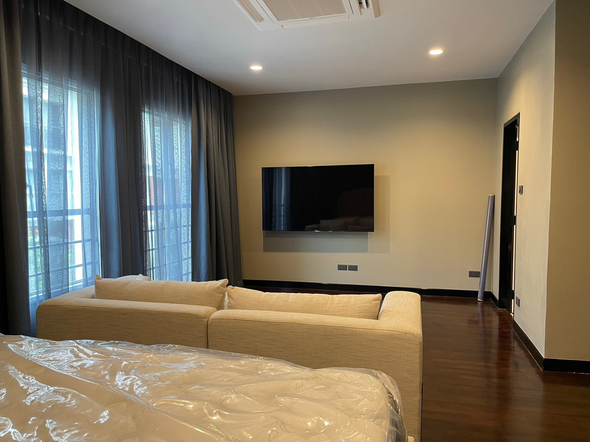 ขายบ้านสุขุมวิท อโศก ทองหล่อ : 🔥For Sale Renovated House in Thonglor! 4+1 Bedroom 370 sq.m fully Furnished Near Donki and BTS Thonglor Tel. 0863692224