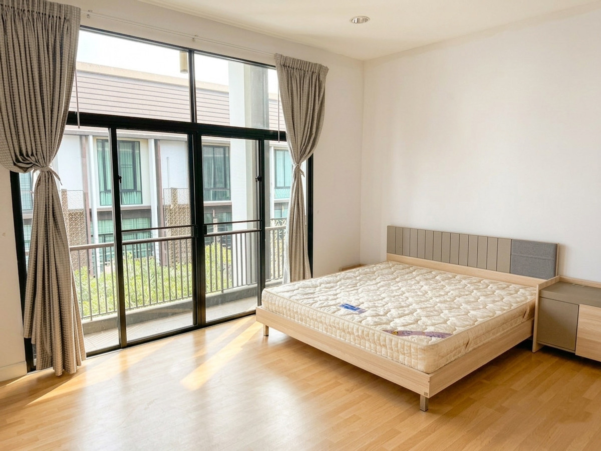 ขายทาวน์โฮมบางซื่อ วงศ์สว่าง เตาปูน : ฟลอร่า วงศ์สว่าง / 3 ห้องนอน (ขาย), Flora Wongsawang / 3 Bedrooms (FOR SALE) BNS048