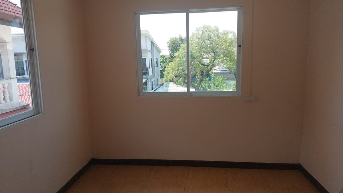 For RentHouseSamut Prakan,Samrong : Rent Big House Near BTS Royal Thai Naval Academy 