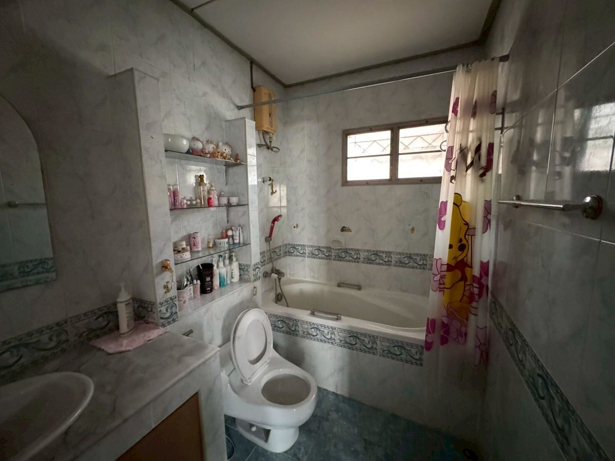 ขายบ้านพัทยา บางแสน ชลบุรี สัตหีบ : ขายด่วน !!! Rare Item บ้านเดี่ยวที่ดินใหญ่สะใจ 83 ตร.ว ทำเลทองใกล้บางแสน-หนองมน หมู่บ้านคันทรี่ปาร์ค ชลบุรี (บางแสน-ห้วยกะปิ) ราคานี้หาไม่ได้แล้ว !!