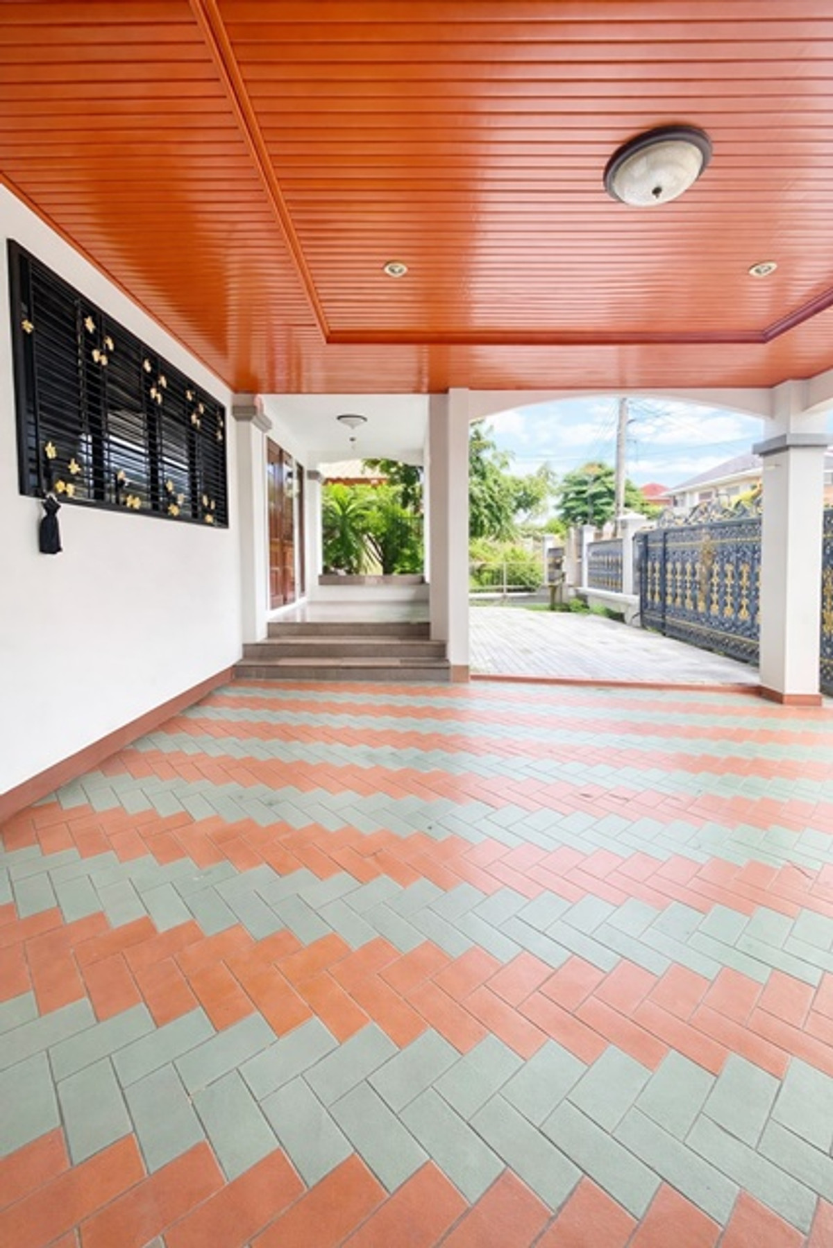 ให้เช่าบ้านเกษตร นวมินทร์ ลาดปลาเค้า : ตลาดถนอมมิตร 800 ม.78 ตร.ว. 312 ตร.ม. ถ.สุขาภิบาล5 คฤหาสน์ บ้านเดี่ยว 3-4นอน 3 น้ำ ใกล้เสถียรธรรมสถาน 900 ม. เพลินนารี่มอลล์ 2.2 กม.