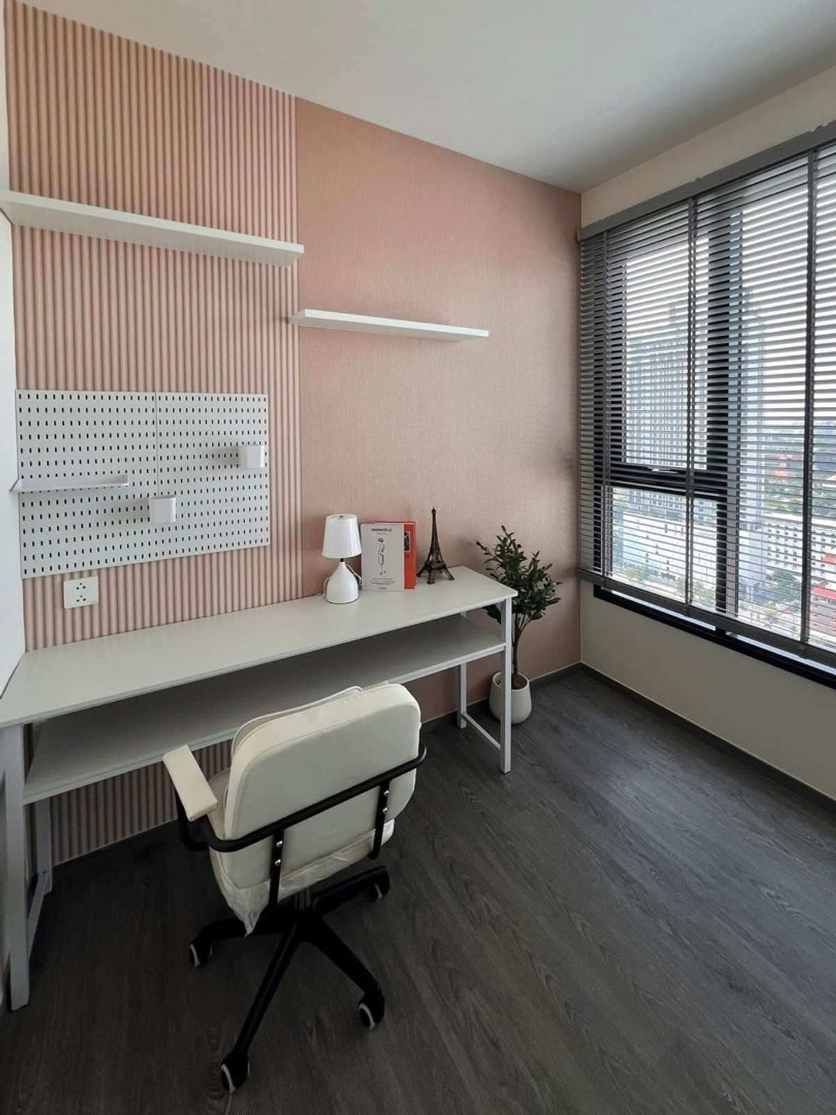 ให้เช่าคอนโดปทุมธานี รังสิต ธรรมศาสตร์ : ให้เช่า Modiz​ Avantgarde ห้องใหม่✨ ใกล้ ม.ธรรมศาสตร์ 2ห้องนอน 
1 ห้องนอน 1 ห้องทำงาน(เพิ่มเตียงได้) ครัวแยก 37 ตรม. ชั้น 22