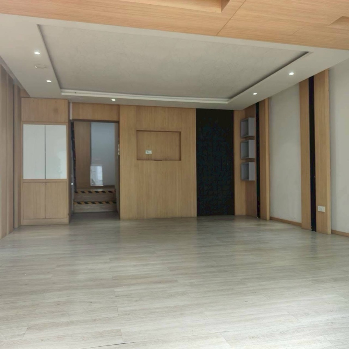 For RentRetail SpaceSukhumvit, Asoke, Thonglor : For rent, townhouse, townhome, commercial, can do business and register a company @ Thonglor 25, Sukhumvit 55, Watthana District, Bangkok