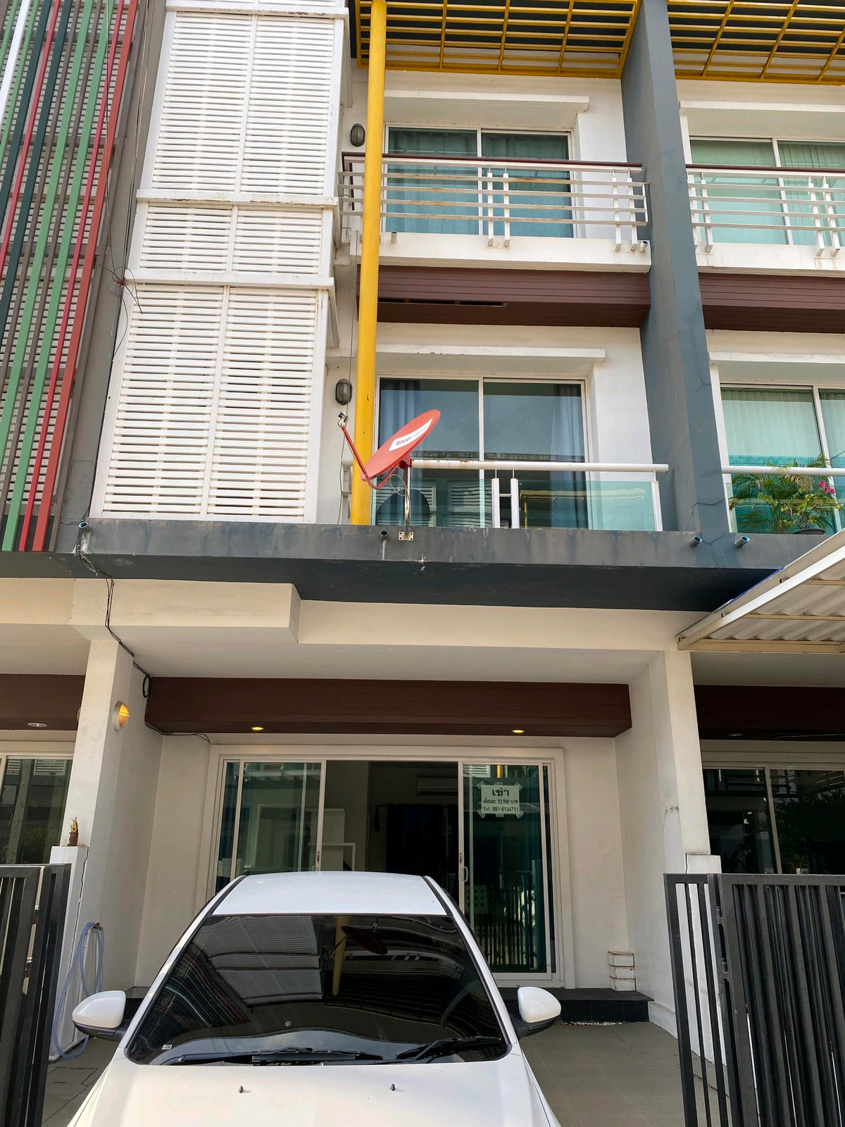 For RentTownhomeChaengwatana, Muangthong : For rent, 3-story townhome, entrance to Muang Thong. Invite Modus Cent to call Chaengwattana