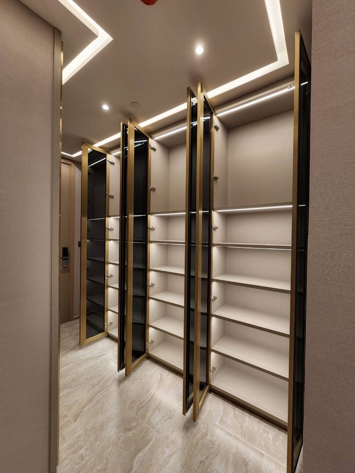 ให้เช่าคอนโดพระราม 9 เพชรบุรีตัดใหม่ RCA : Condo for rent Rama 9 Luxury condo near MRT Rama 9 2 bedroom condo Ashton Asoke Rama 9