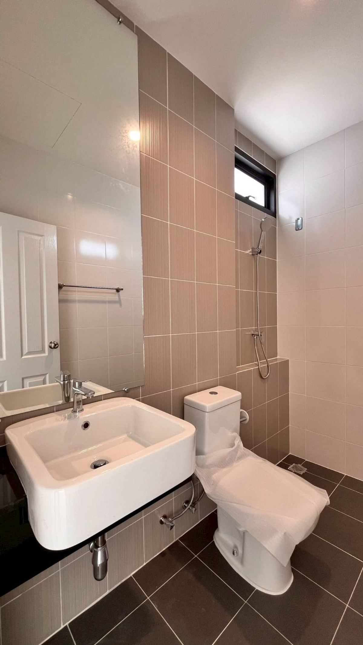 ให้เช่าทาวน์โฮมนนทบุรี บางใหญ่ บางบัวทอง : ให้เช่าทาวน์โฮม เวอรีเดียน พรอมท์ ใกล้ แจส กรีน วิลเลจ บางบัวทอง เพียง 1นาที