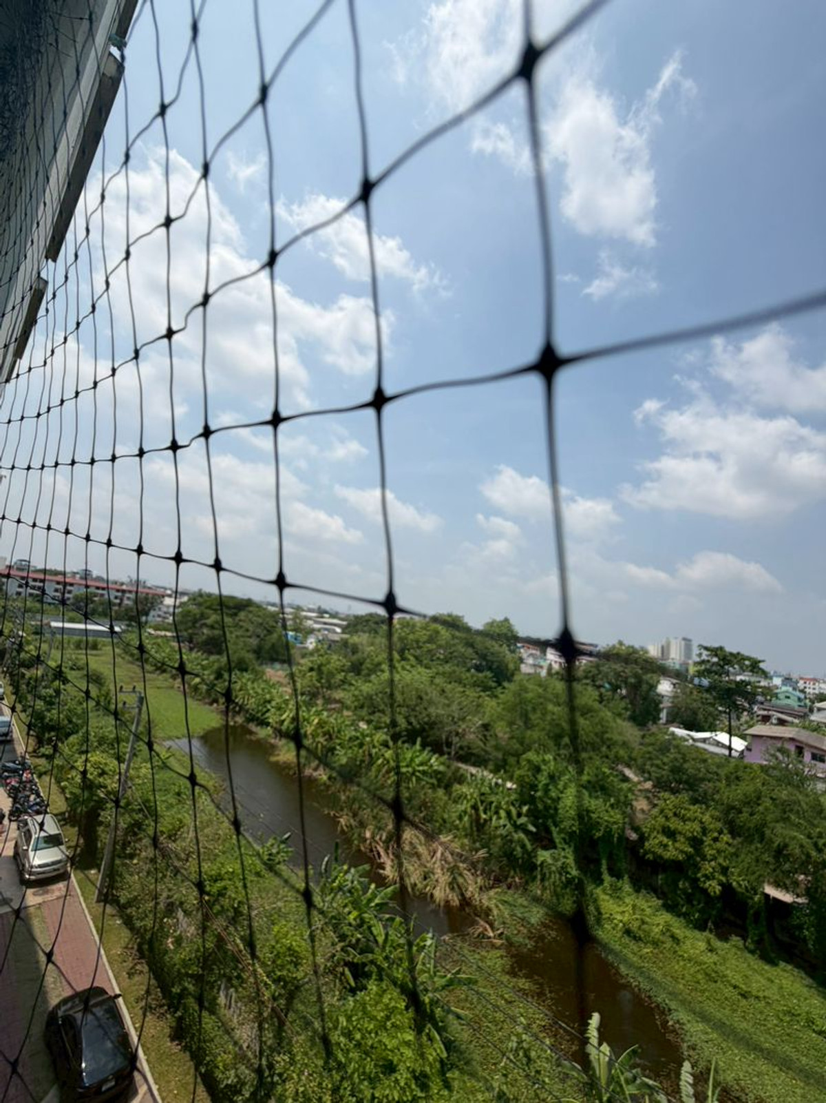 For RentCondoLadkrabang, Suwannaphum Airport : #Room for rent in very good condition 7000 baht #24 sq m Condo LPN Lumpini On Nut-Lat Krabang 1 near Airport Link and Suvarnabhumi Airport. Located on On Nut-Lat Krabang Road, next to the main road, opposite Wat Lan Bun Market. #Complete electrical applia