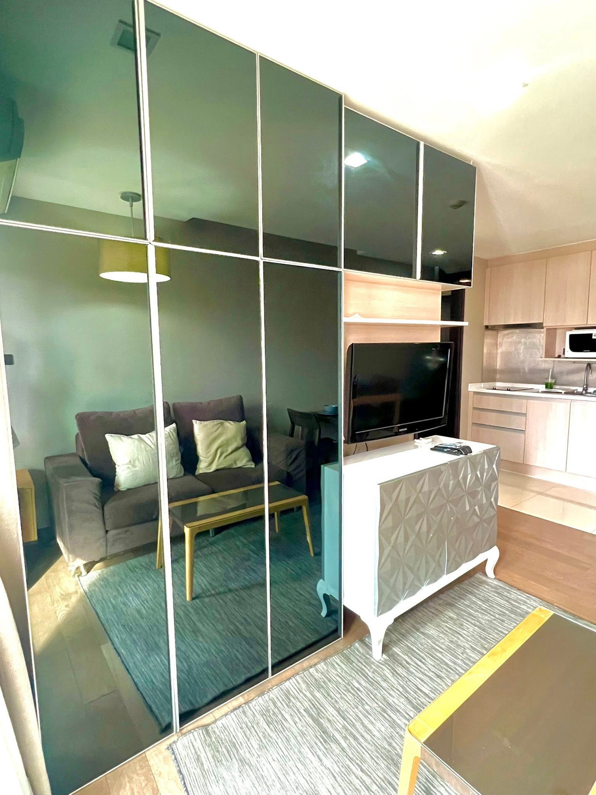 ให้เช่าคอนโดสุขุมวิท อโศก ทองหล่อ : ✨ อยู่ใจกลางทองหล่อ! ให้เช่า Tidy Thonglor 17 ห้องมุม ชั้น 5 ใกล้ The Commons เพียง 50 เมตร ✨