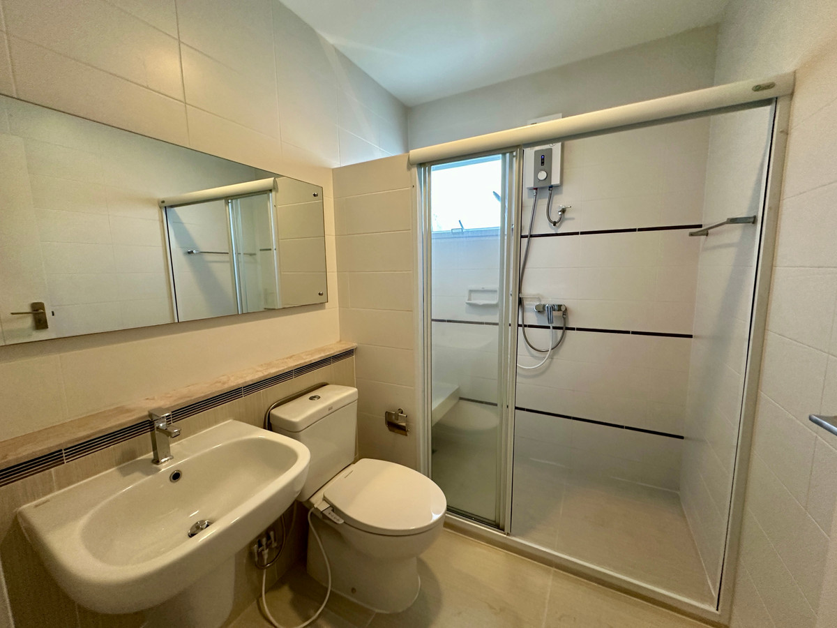 For RentHouseLadkrabang, Suwannaphum Airport : rent 2-story detached house for rent / 2-Storey Detached house, Manthana Village, On Nut - Wongwaen 3, Manthana Onnut - Wongwaen 3, rent 50,000 baht/month.